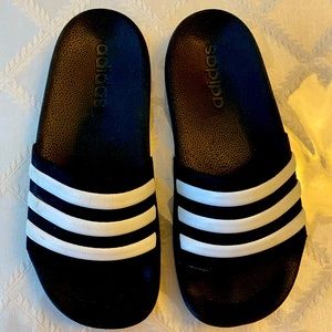 Adidas flipflops Size 2 kids